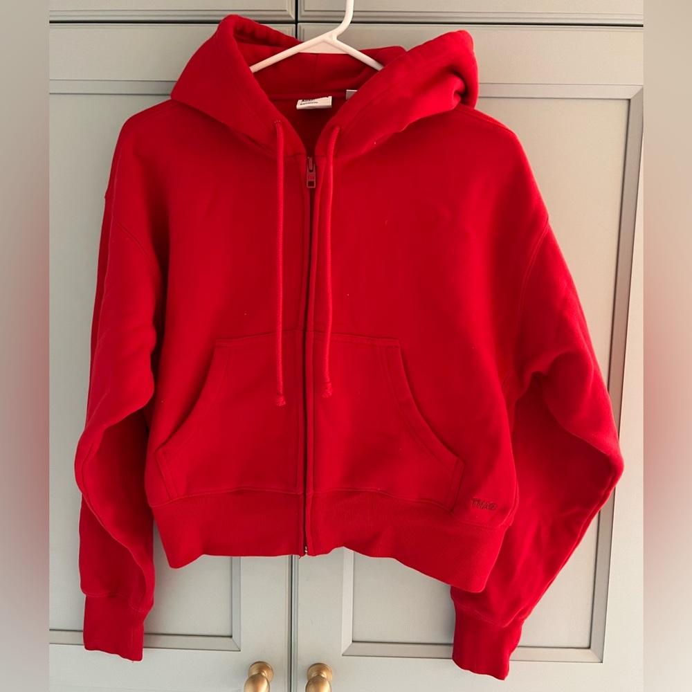 Aritzia Cozy Boyfriend Cropped Sweatshirt in Flashing Red Size Small